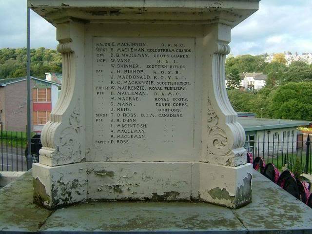 Photo of headstones/D B Macleman d1914 Avoch WW1 memorial